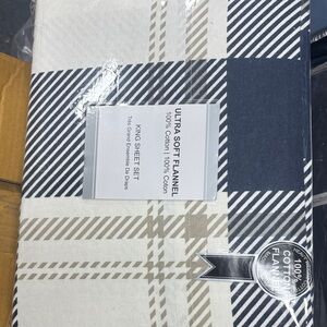 Ultra Soft Flannel King Sheet Set - Navy and Cream100% cotton